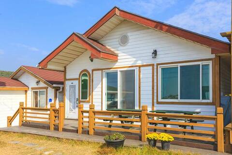 Room with a view of the Taean sea, [Private house] Hestia