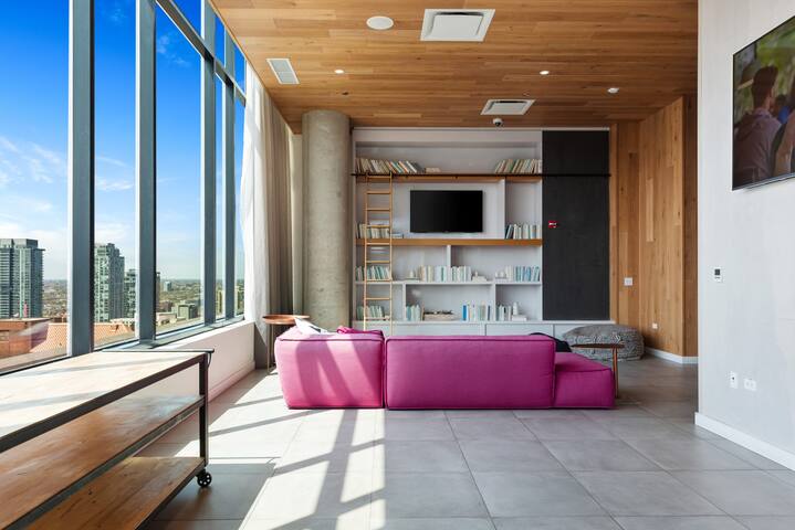 2BR Retreat in Downtown + City Skyline Views gallery image 5