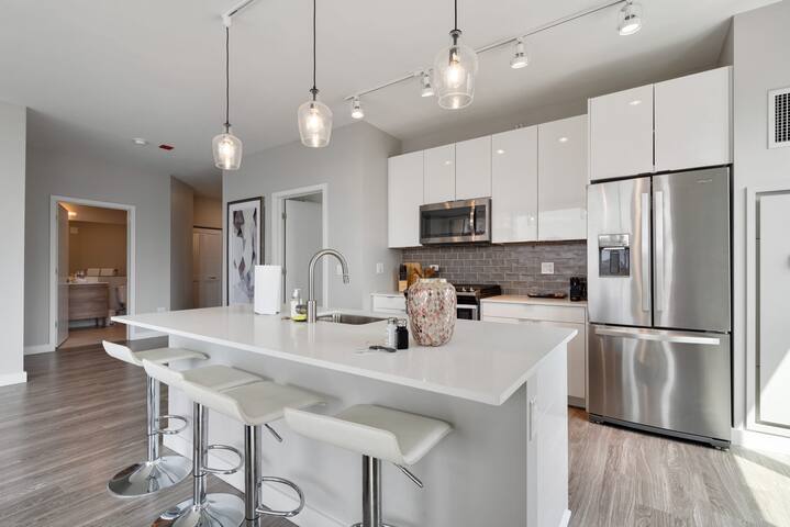 2BR Retreat in Downtown + City Skyline Views gallery image 2