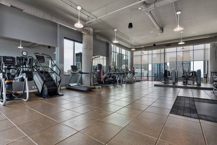 2BR Retreat in Downtown + City Skyline Views gallery image 4