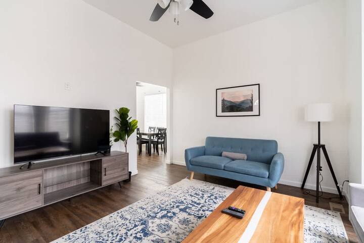 4BR • Sleeps 9 • Spacious Home • Walkable Area