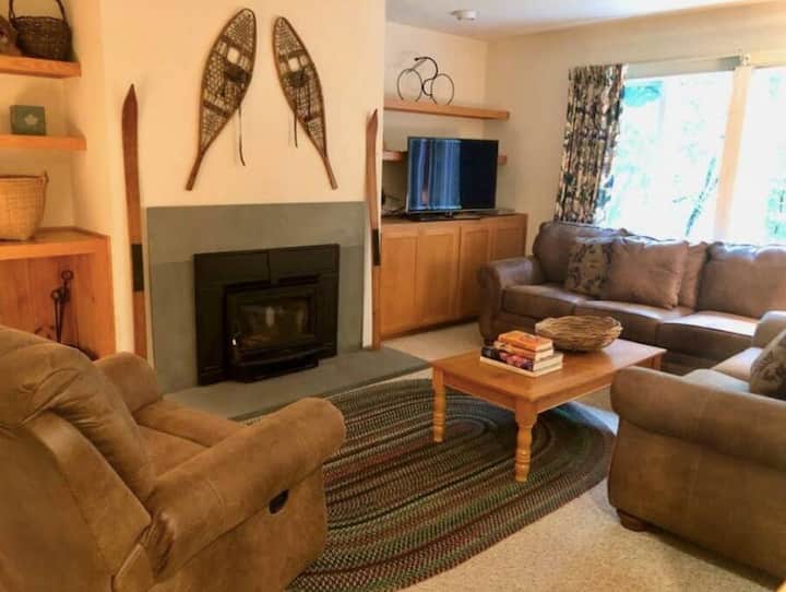 Snow Creek 81 *Slopeside Condo, Heart of Sugarbush Condominiums for