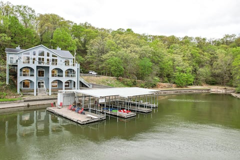 Huge! Sleeps 30-Kayaks, Pedal Boat & Paddle Boards