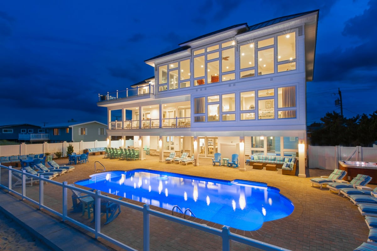 Immaculate 10BR oceanfront - amazing views, pool - Houses for Rent in Virginia  Beach, Virginia, United States - Airbnb