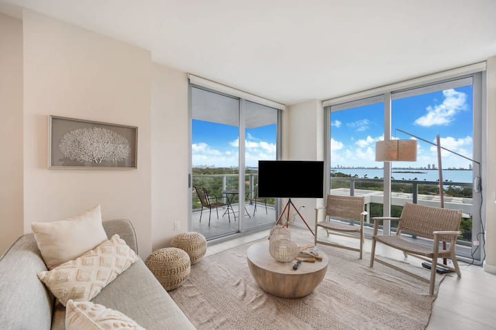 Spectacular Views 2 Bdrm Condo, Miami Design Distr - Miami, FL