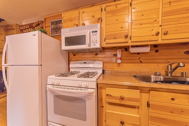 Wooden Nickel Cabins managed Airbnb listing 3