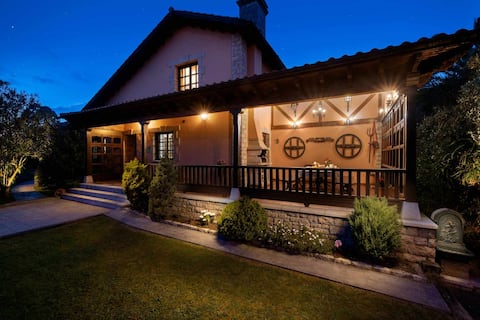 House on the coast with Wi-Fi, garden, and barbecue