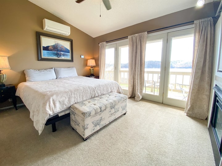 Beaver Lake+Flat Waterfront+Hot Tub Houses for Rent in Rogers