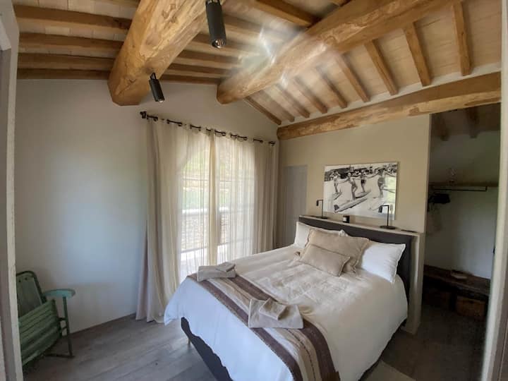 الطابق الأول: غرفة "بيكولا" (سرير 150 × 190)