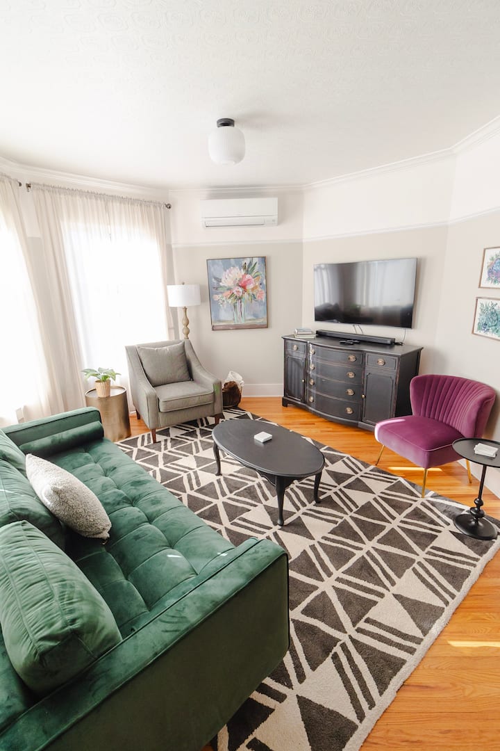 Stunning Victorian 4br W/hot Tub 5 Min To Downtown - Bellingham, WA