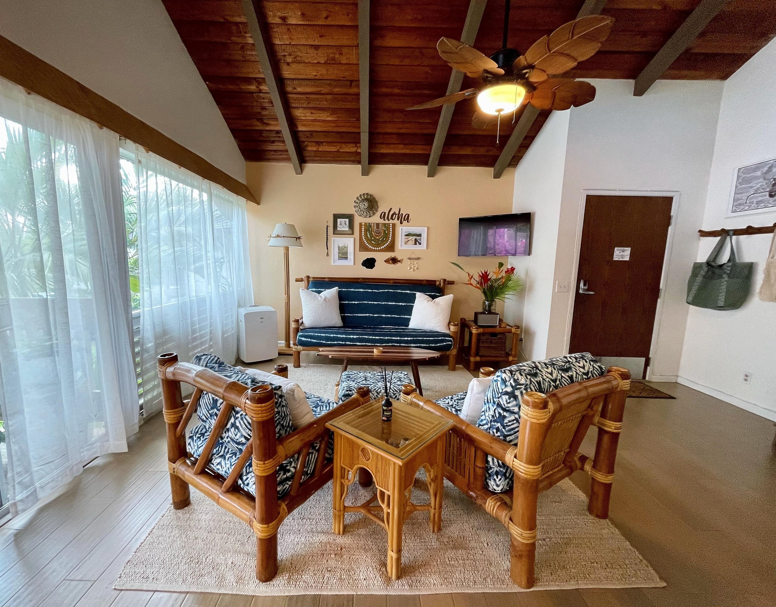 Beautiful Condo with Loft, Spacious Patio and A/C - Photo 3