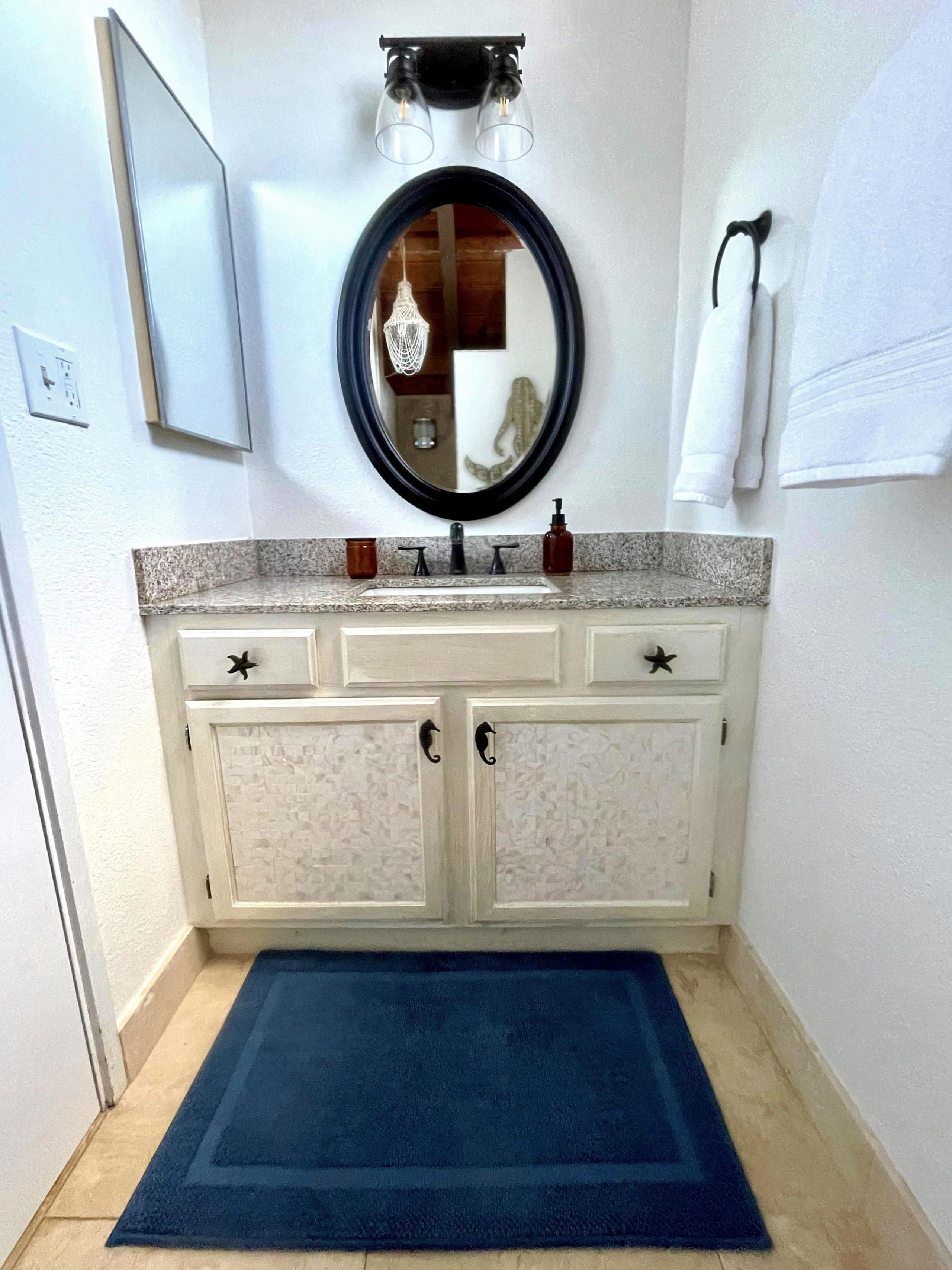 Beautiful Condo with Loft, Spacious Patio and A/C - Photo 24