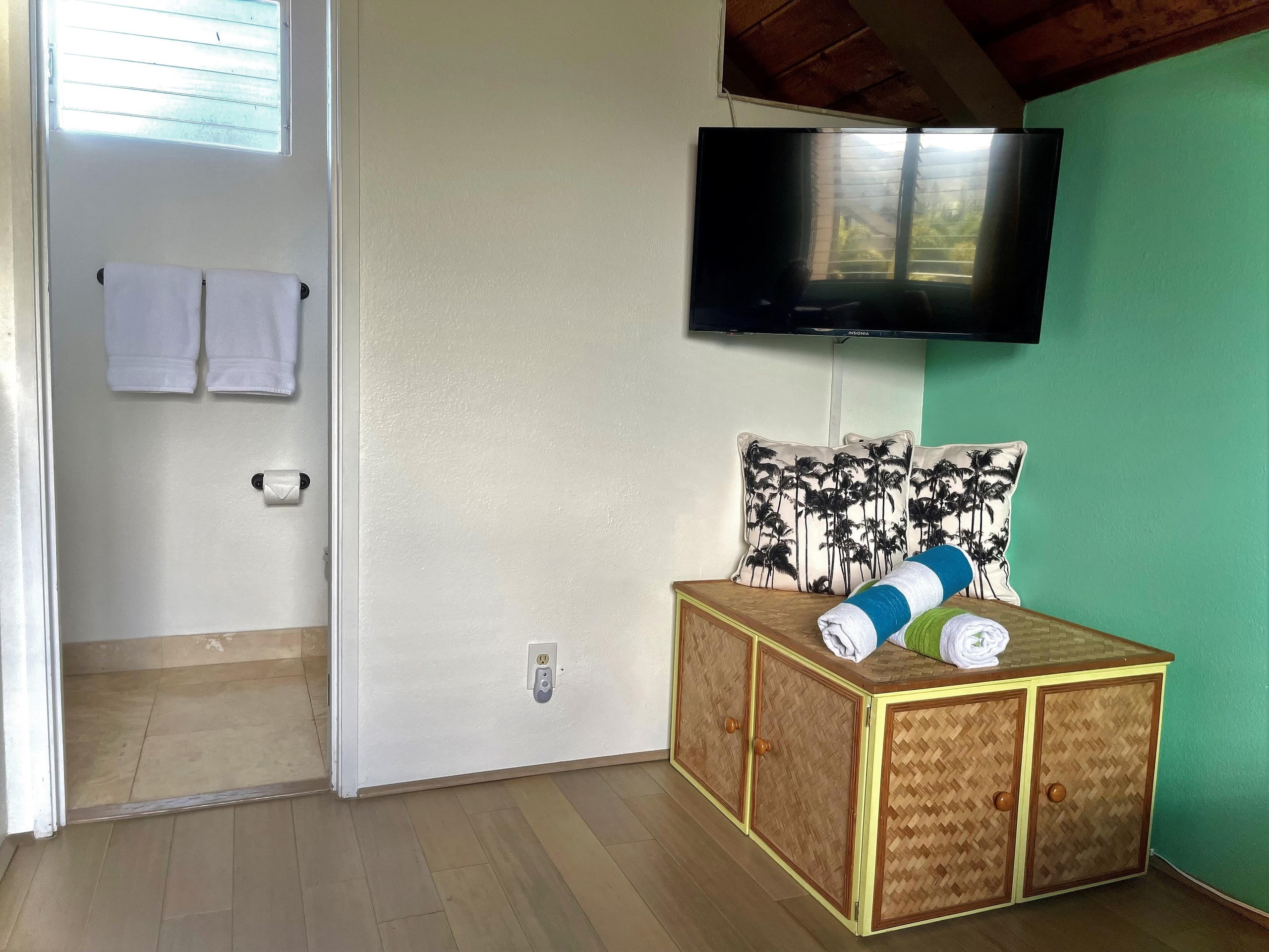 Beautiful Condo with Loft, Spacious Patio and A/C - Photo 21