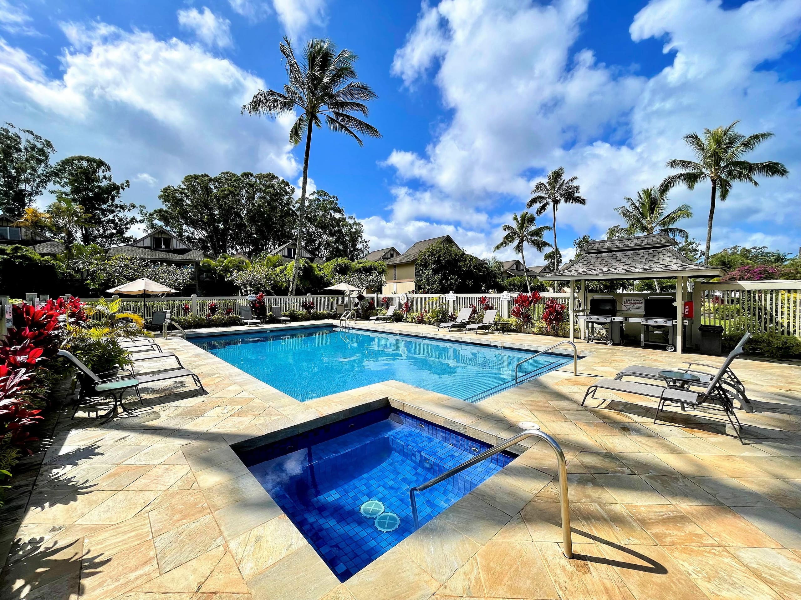 Beautiful Condo with Loft, Spacious Patio and A/C - Photo 38