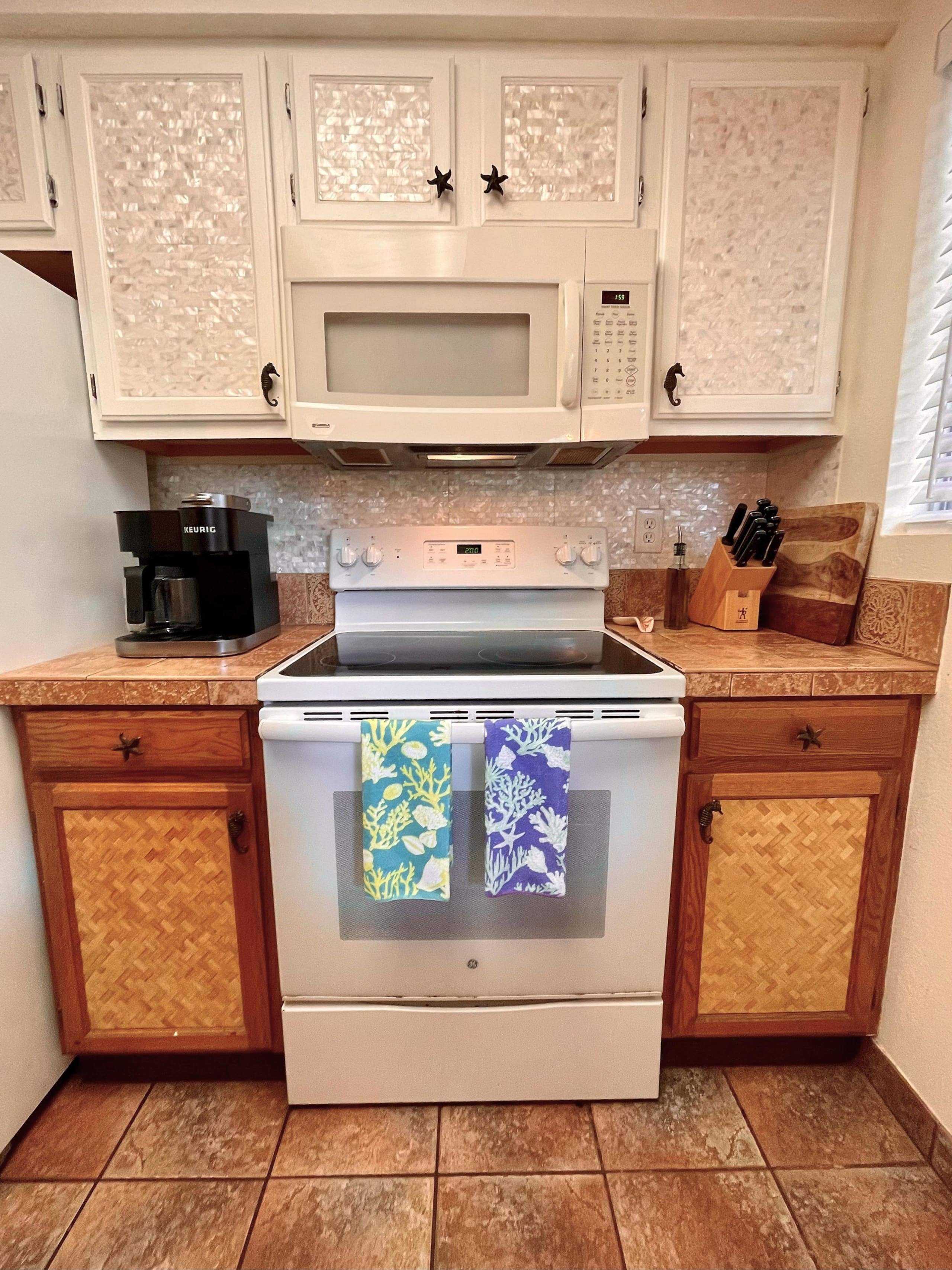 Beautiful Condo with Loft, Spacious Patio and A/C - Photo 11
