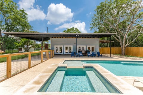 Heated Pool & Hot Tub I Mins to Wineries & Town