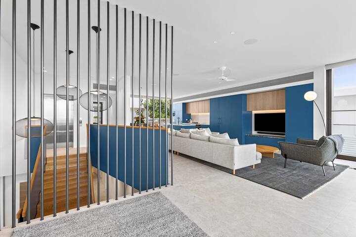 Luxe Retreat – Pool, Spa, Sauna, Gym & Cinema gallery image 2