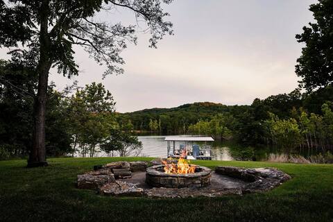 Tucker’s Cove.      Lakefront - Private Resort