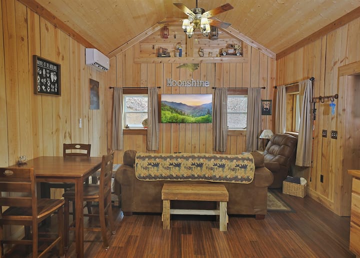 Sala de estar con televisor inteligente