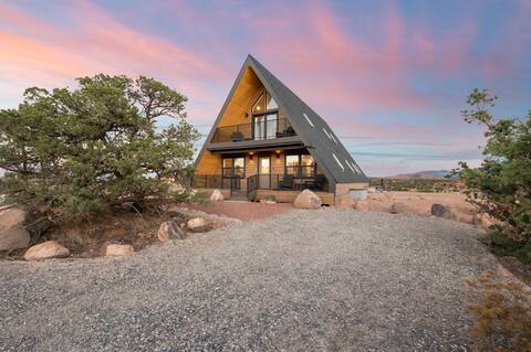 The Sage House: Sleeps 16 with incredible views!
