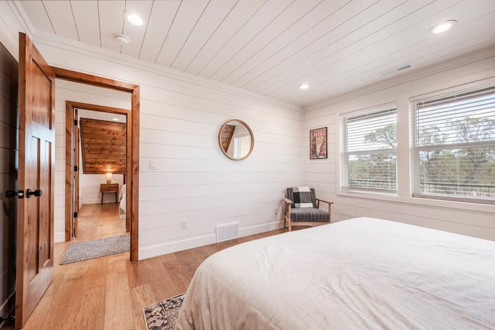 Dormitorio en el nivel principal 1 de Sage House