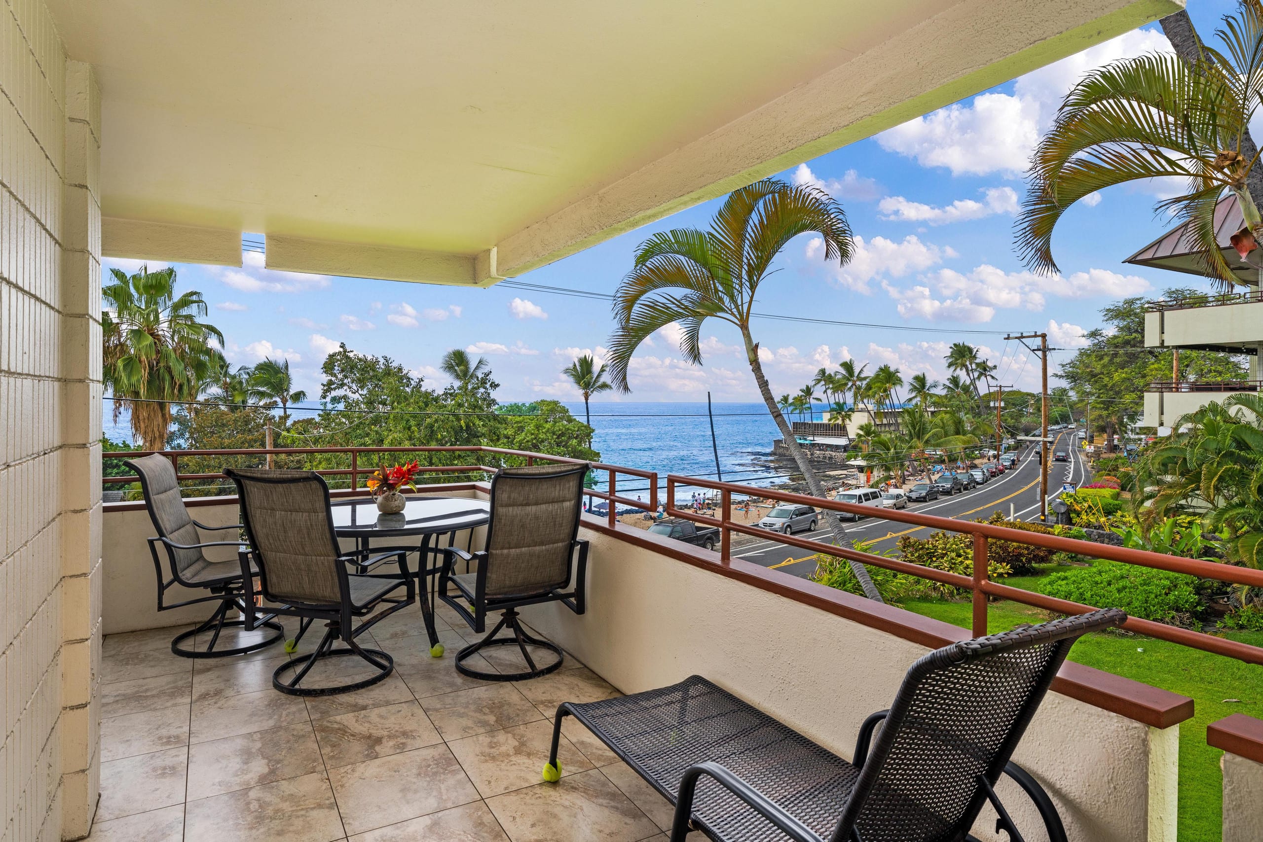 Condo in Kailua-Kona · ★4.64 · 2 bedrooms · 4 beds · 2 shared baths - Image 31
