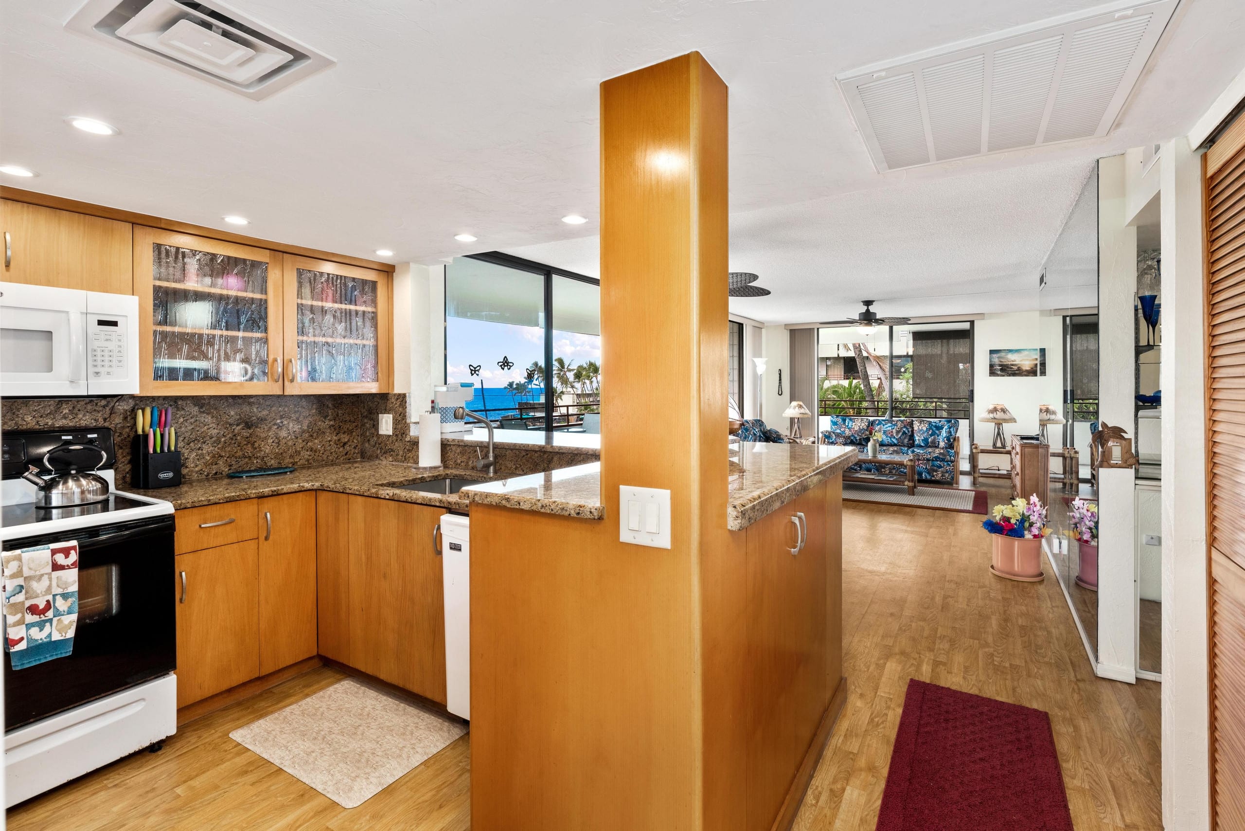 Condo in Kailua-Kona · ★4.64 · 2 bedrooms · 4 beds · 2 shared baths - Image 17