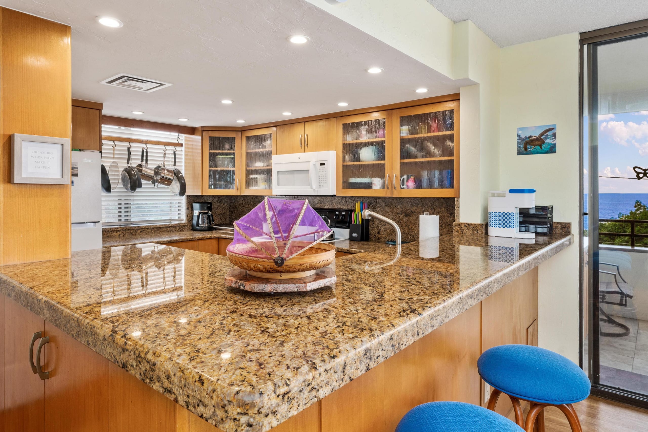 Condo in Kailua-Kona · ★4.64 · 2 bedrooms · 4 beds · 2 shared baths - Image 13