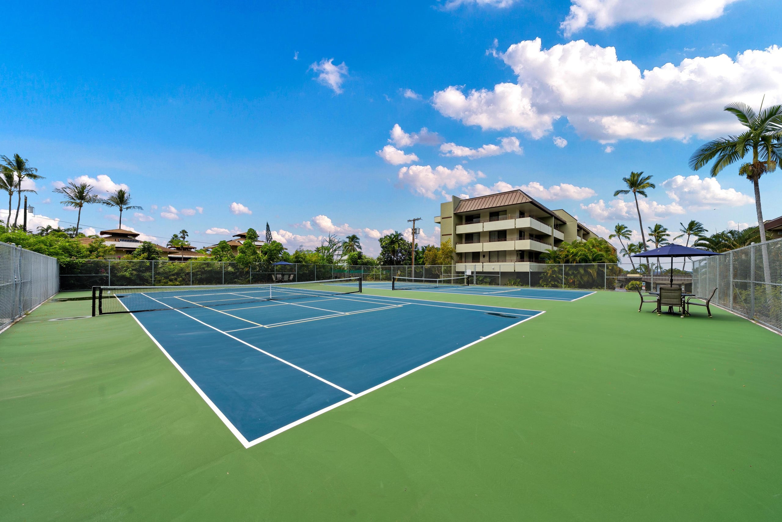 Condo in Kailua-Kona · ★4.64 · 2 bedrooms · 4 beds · 2 shared baths - Image 49