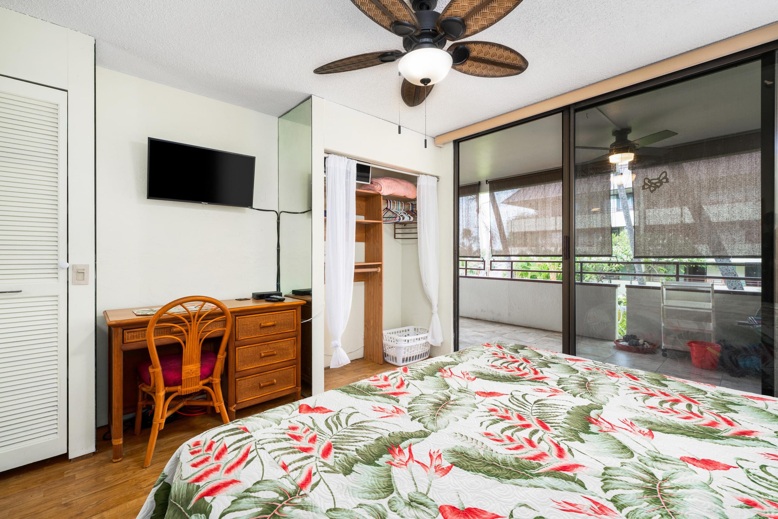 Condo in Kailua-Kona · ★4.64 · 2 bedrooms · 4 beds · 2 shared baths - Image 20