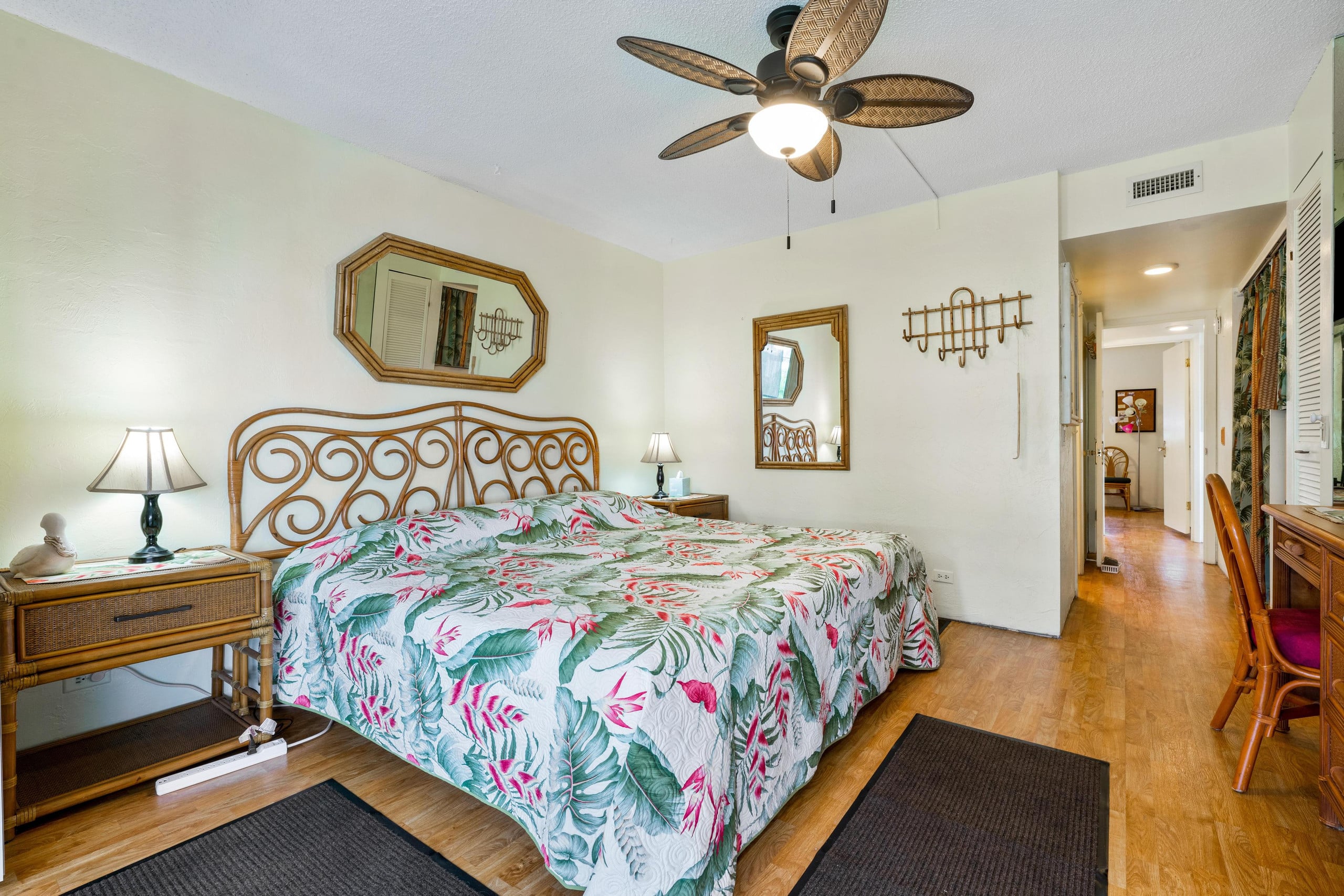 Condo in Kailua-Kona · ★4.64 · 2 bedrooms · 4 beds · 2 shared baths - Image 19