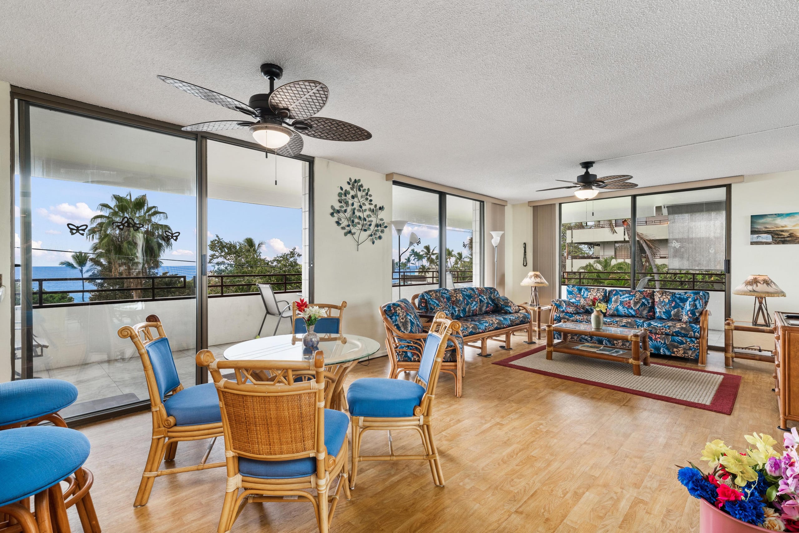 Condo in Kailua-Kona · ★4.64 · 2 bedrooms · 4 beds · 2 shared baths - Image 10