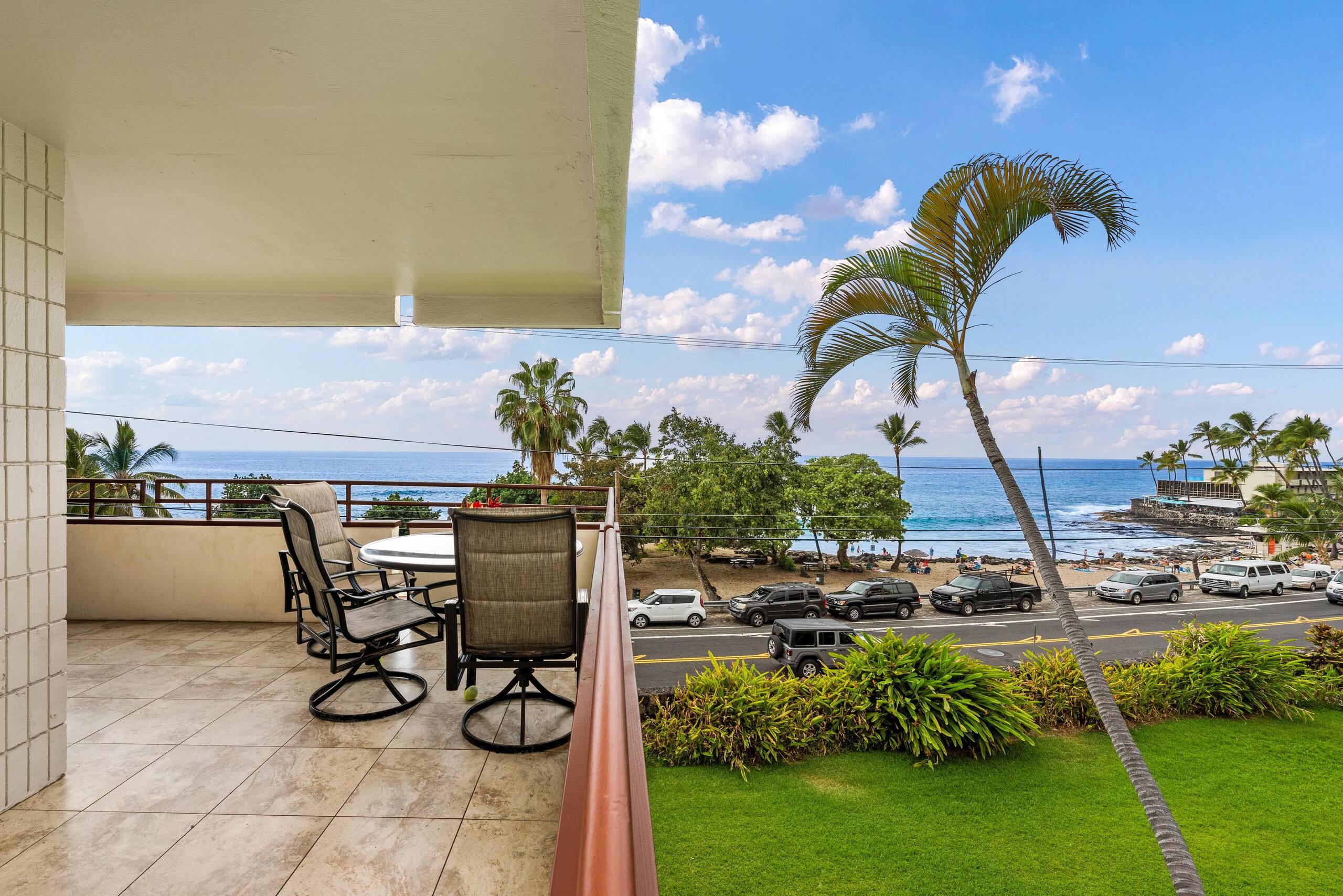 Condo in Kailua-Kona · ★4.64 · 2 bedrooms · 4 beds · 2 shared baths - Image 34