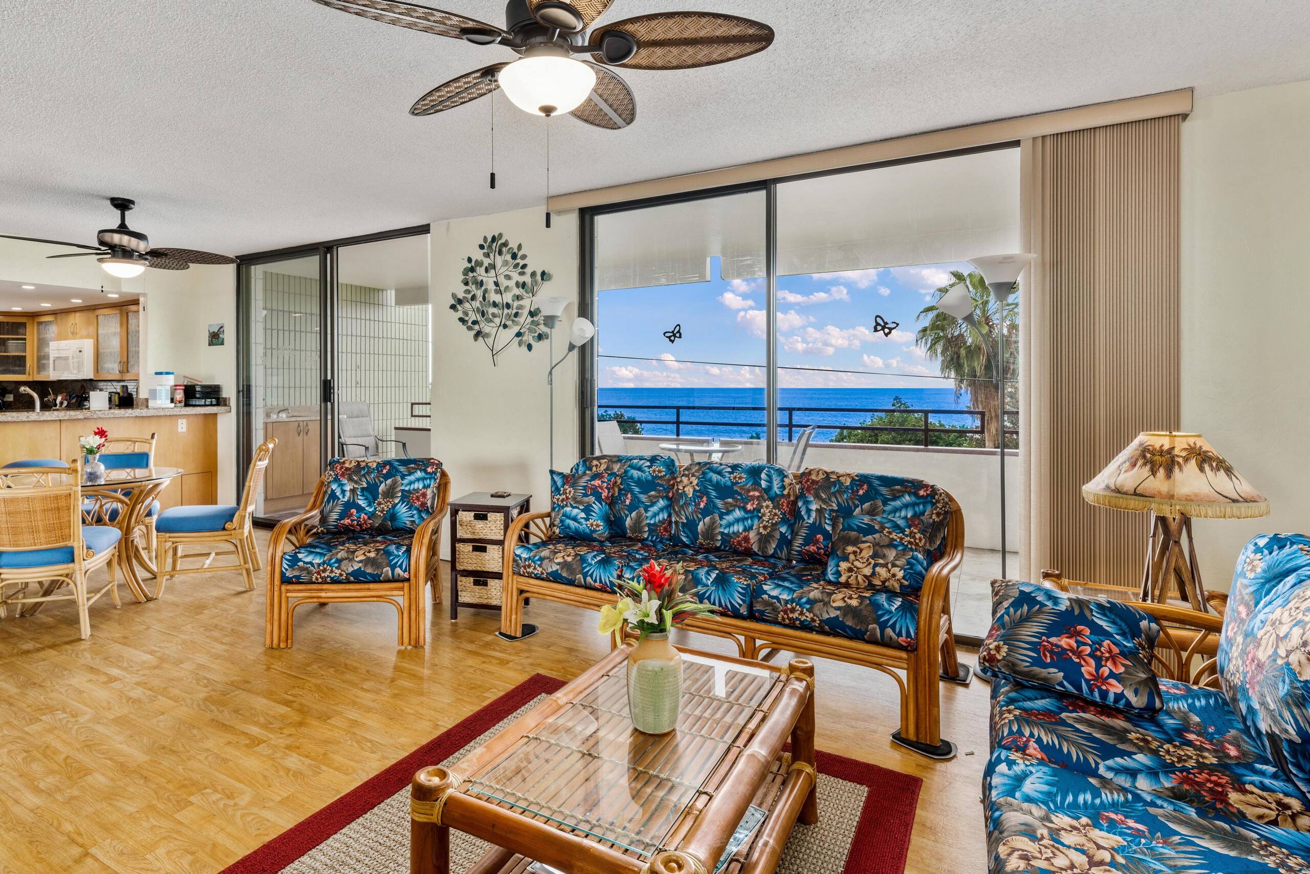 Condo in Kailua-Kona · ★4.64 · 2 bedrooms · 4 beds · 2 shared baths - Image 2