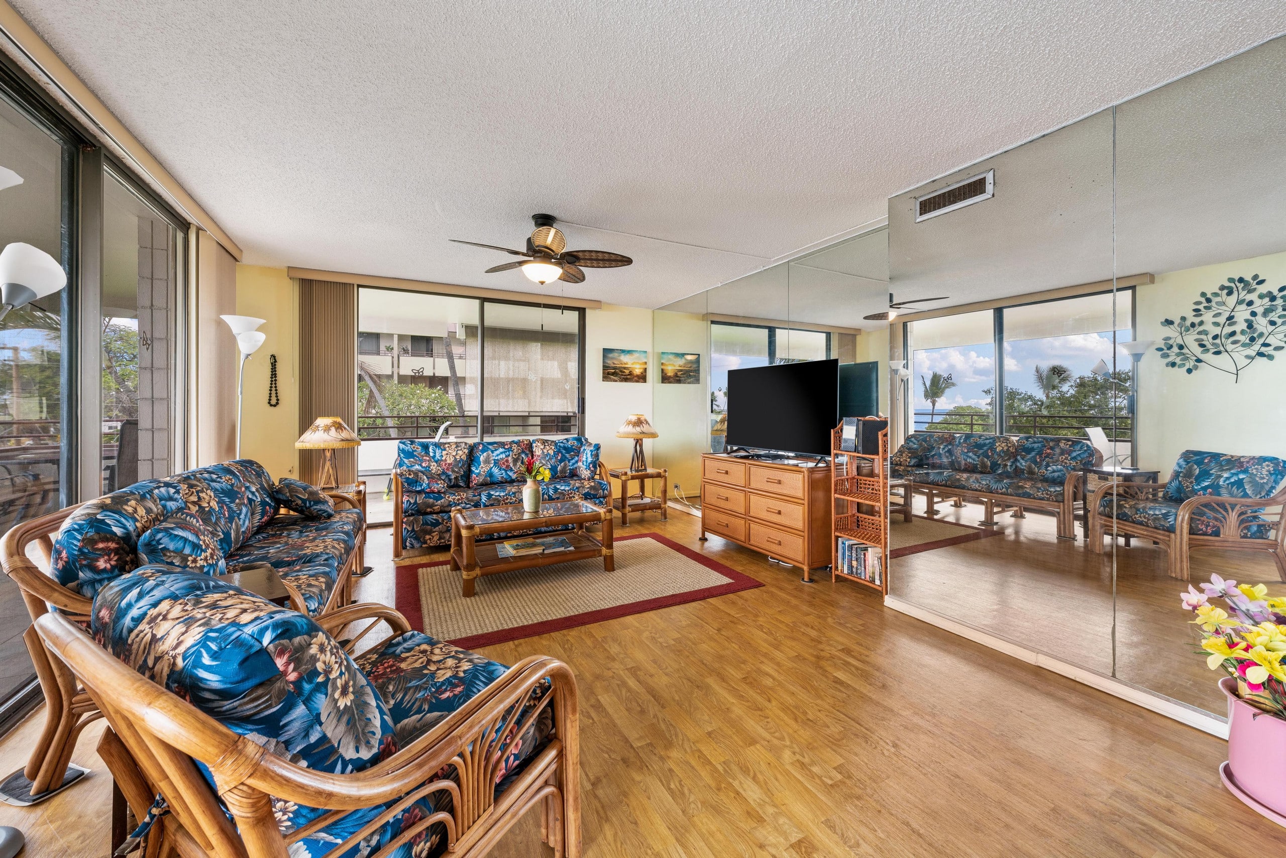 Condo in Kailua-Kona · ★4.64 · 2 bedrooms · 4 beds · 2 shared baths - Image 9