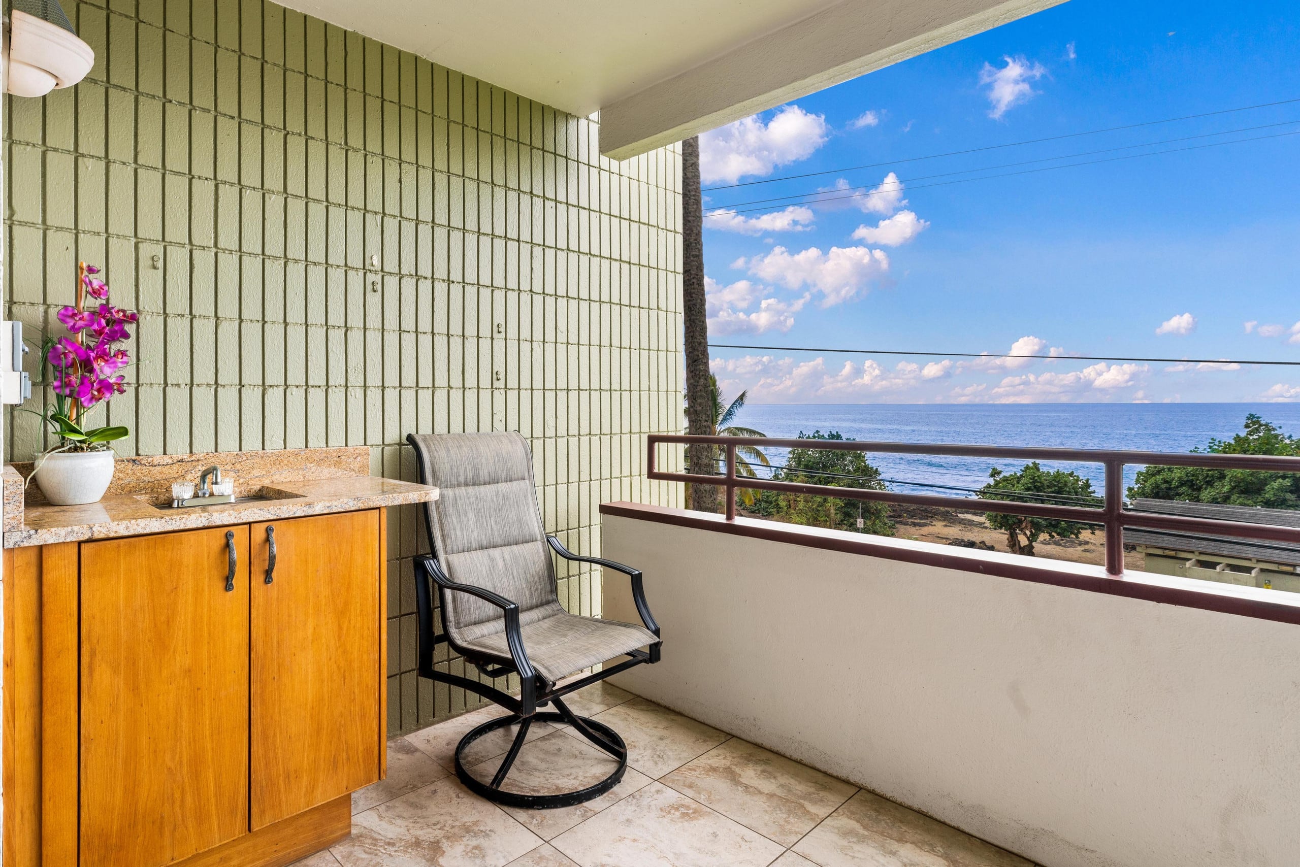 Condo in Kailua-Kona · ★4.64 · 2 bedrooms · 4 beds · 2 shared baths - Image 36