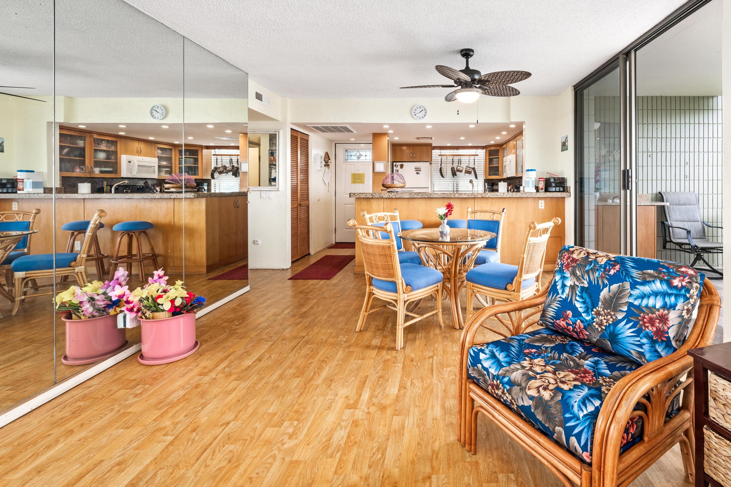 Condo in Kailua-Kona · ★4.64 · 2 bedrooms · 4 beds · 2 shared baths - Image 8