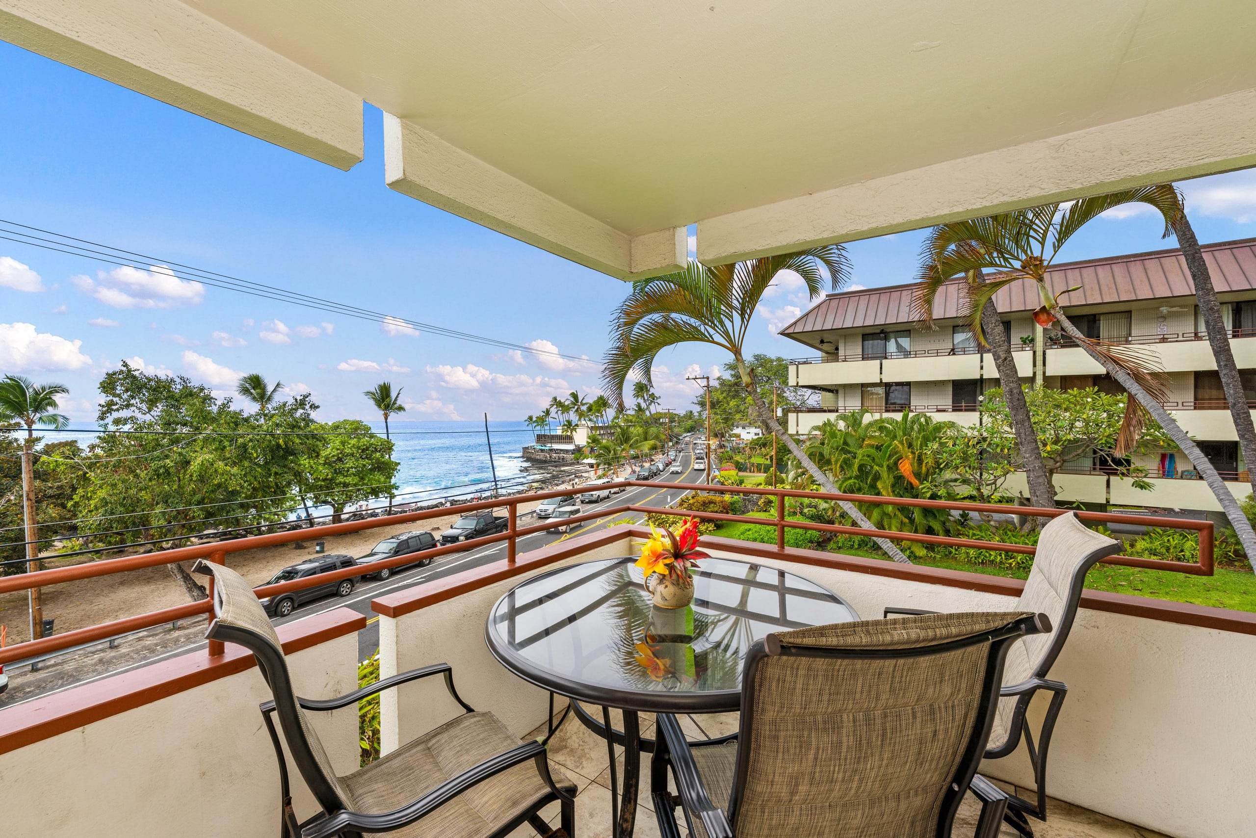Condo in Kailua-Kona · ★4.64 · 2 bedrooms · 4 beds · 2 shared baths - Image 29