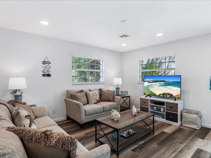 Beach Style Home & Boaters Delight with Lake View Minutes to the Beach