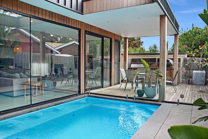 Wattlebird Escape – Heated Pool, Pizza Oven, Sleep gallery image 2