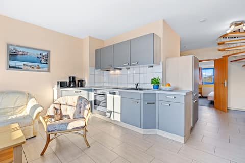 Top performing Airbnb: 4-room apartment, 3 bedrooms, max. 6 adults, 1 baby in Börgerende Rethwisch