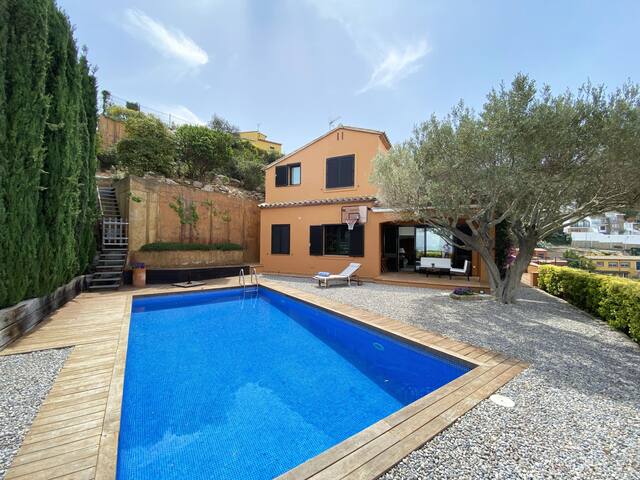 Holiday rental villa with swimming pool in Begur, gallery image 3