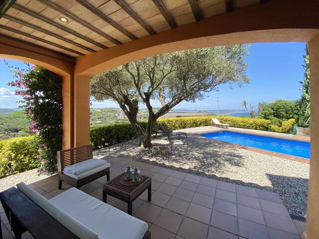 Holiday rental villa with swimming pool in Begur, gallery image 2