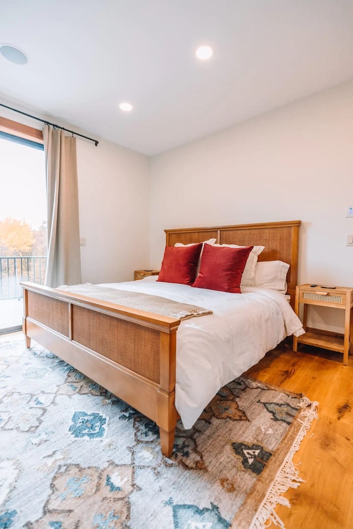 Master bedroom #1 located off main floor living room. King size bed.