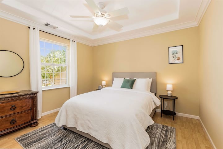 غرفة نوم بيت الضيف 1 بسرير كبير