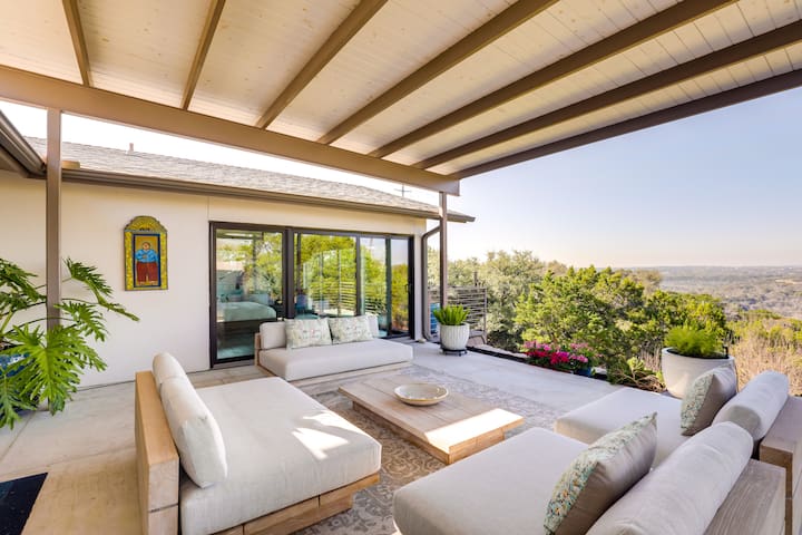 Luxe Mid-Century Austin Home w/ Canyon Views