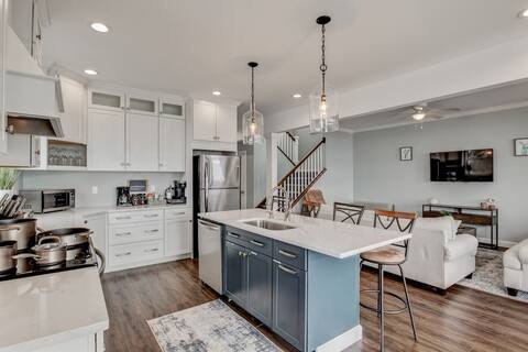 Luxury Lakefront Family Retreat | Kayaks | Hot Tub