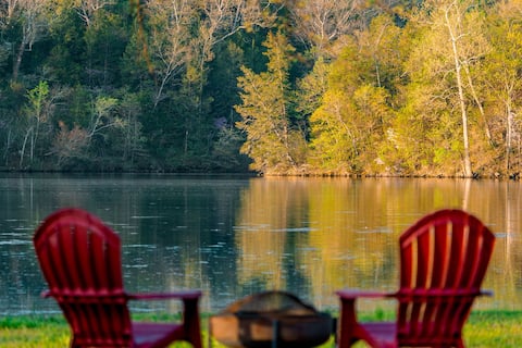 Lakefront! w/ Kayaks, Hot Tub, Pool. Firepit, Park