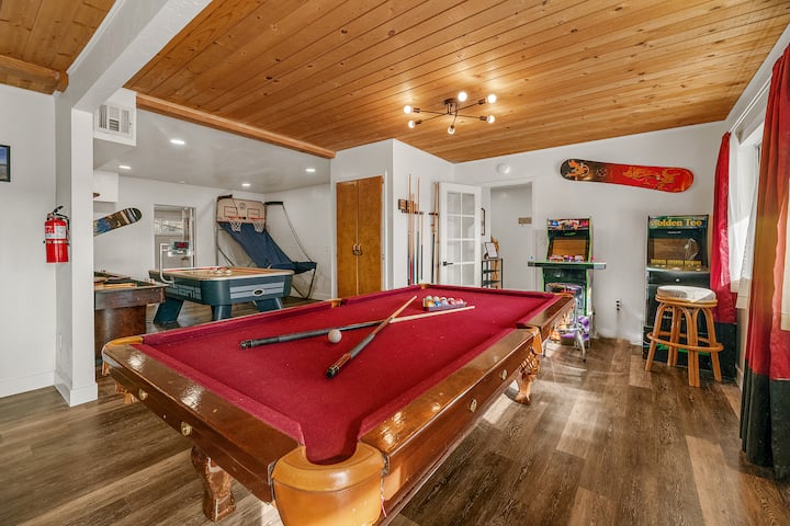 5br | Game Room, Hot Tub & Lake Views - Big Bear Lake, CA