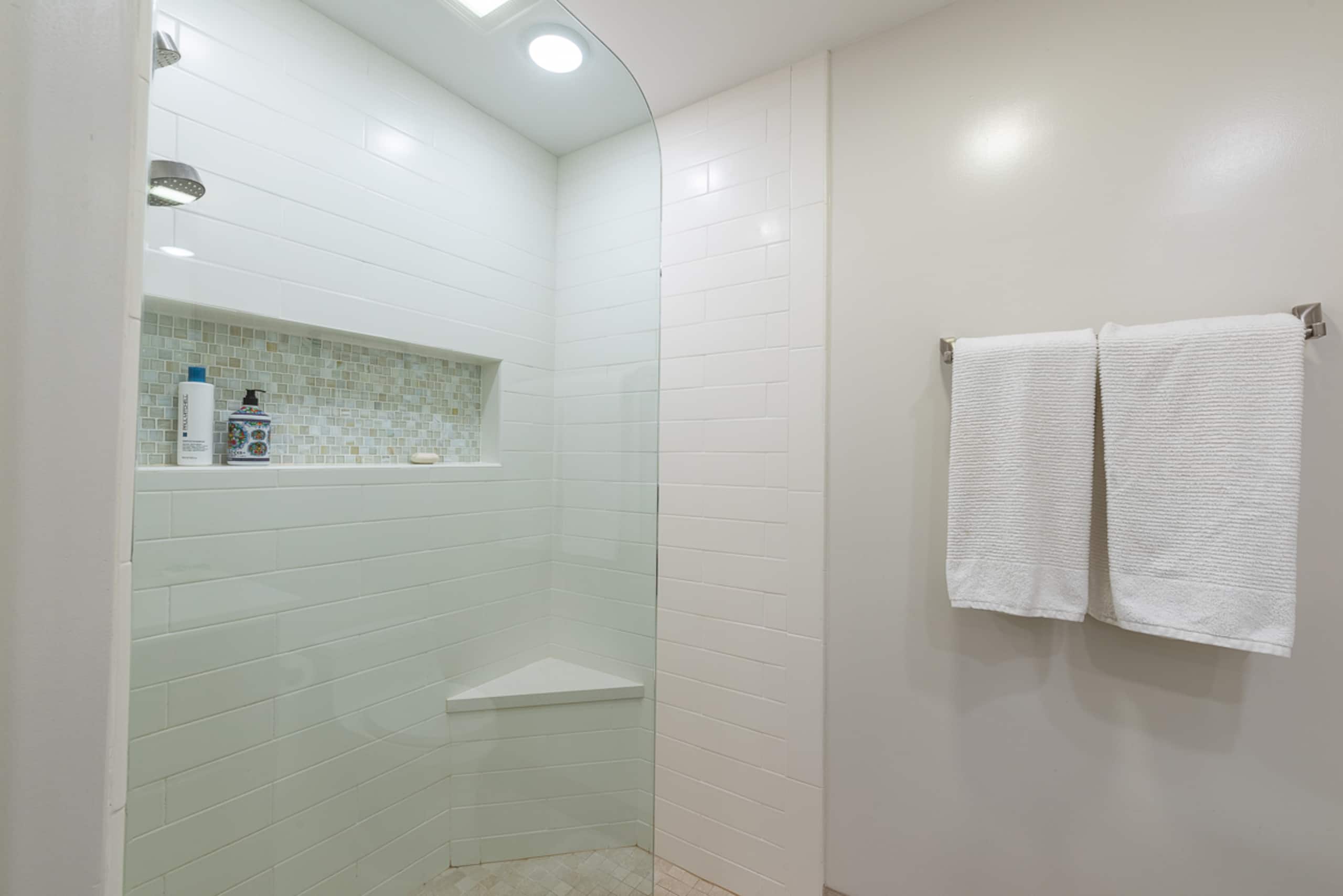 Condo in Lahaina · ★4.93 · 2 bedrooms · 3 beds · 2 baths - Image 26